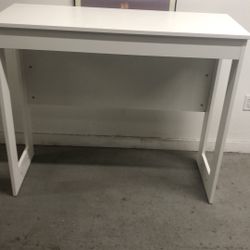 48”wx18”dx40”h Wooden Good Condition Table 
