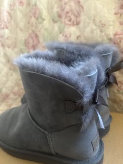 GREY🩶 UGG Bow Boots (size 8 Women’s)