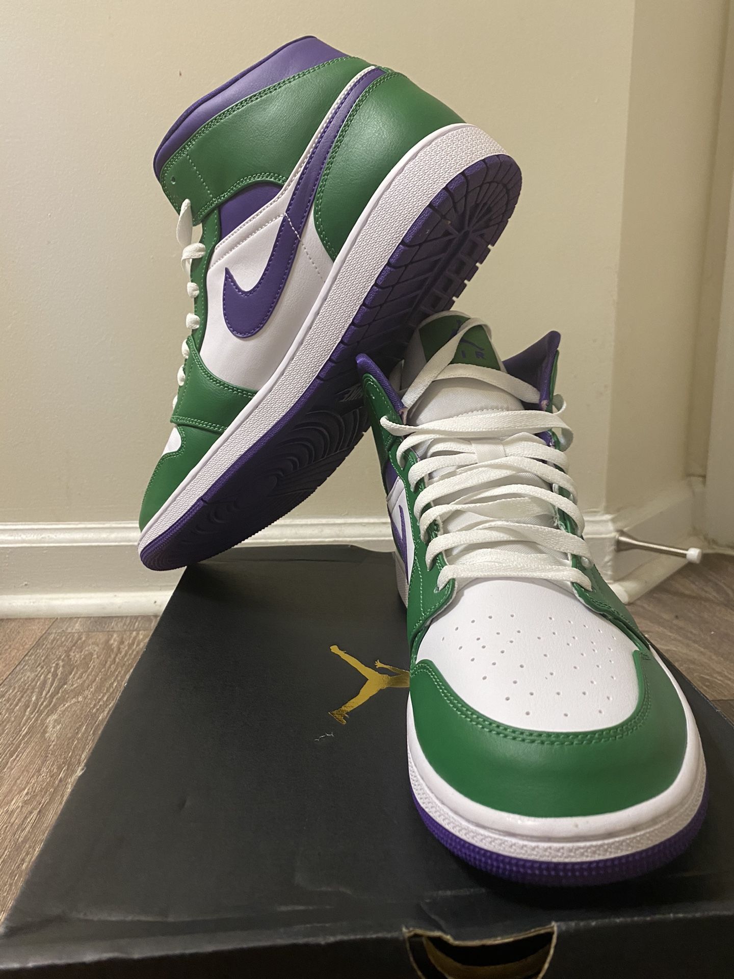 aloe verde court purple white