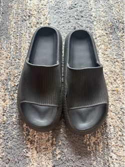 Size 42-43  rubber slides