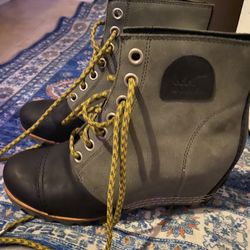 New Never Worn Sorel Boots Size 10