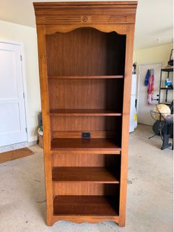 Bookcase / Shelves