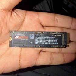 Samsung 970 EVO Plus 1TB NVMe M.2 SSD - Fast Gaming And Boot Time