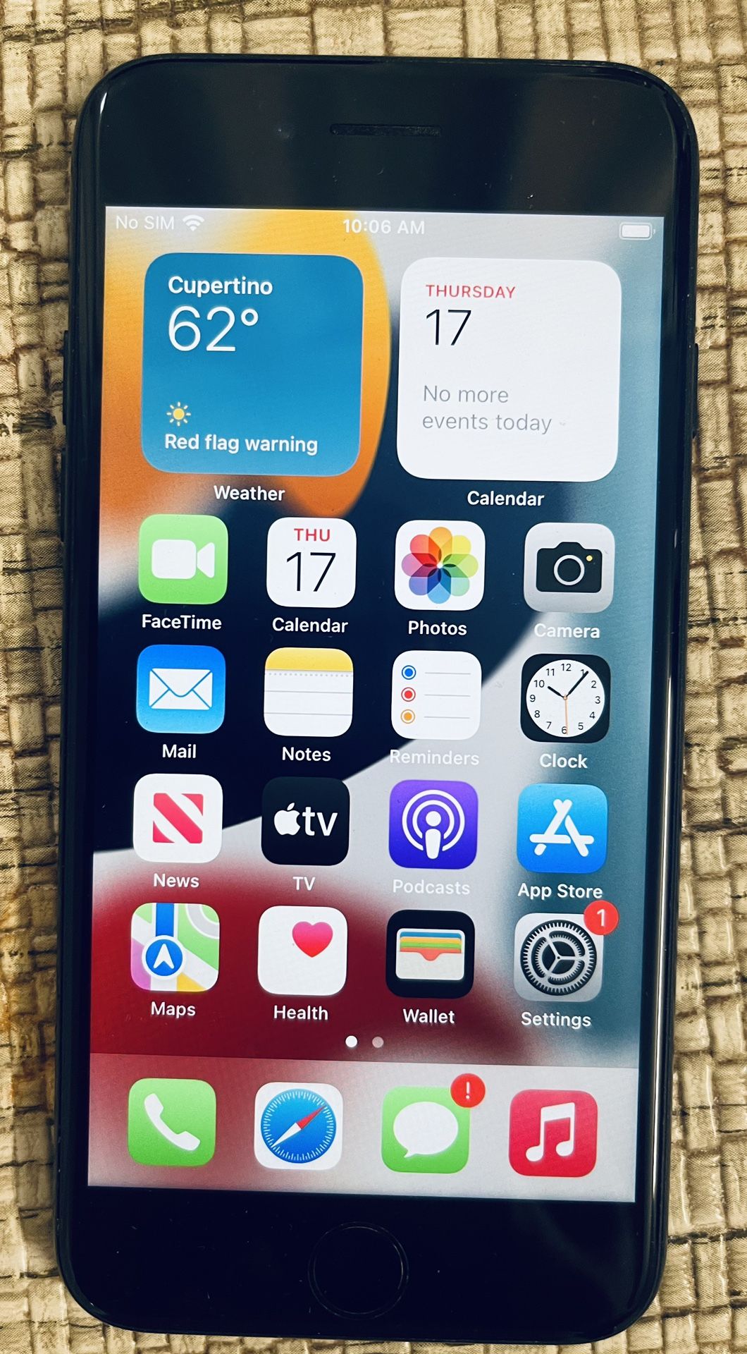 iPhone 7. 32GB. Factory Unlocked. iCloud Unlocked. For All Carriers .
