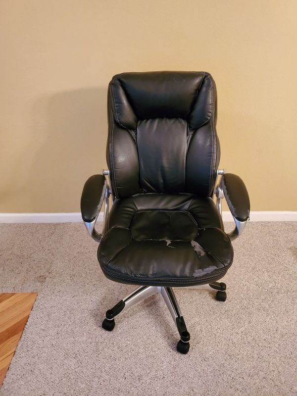Free office chair for Sale in Puyallup, WA - OfferUp