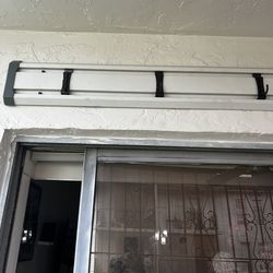 1 Gladiator .White Garage Slat Wall Starter Kit (7 Piece) | Used)