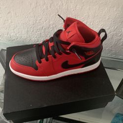 Jordan 1 Mid
