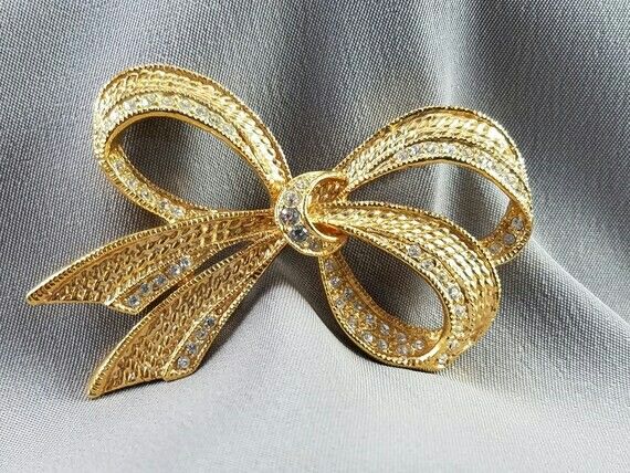 Brooch Bow Roman Dimpled Gold Pave.