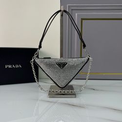 Crystal Triangle Shoulder Bag             26 x 15 x 6 cm