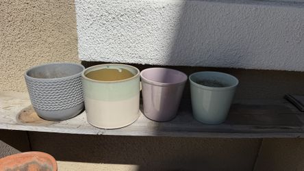 Plant pots × 4