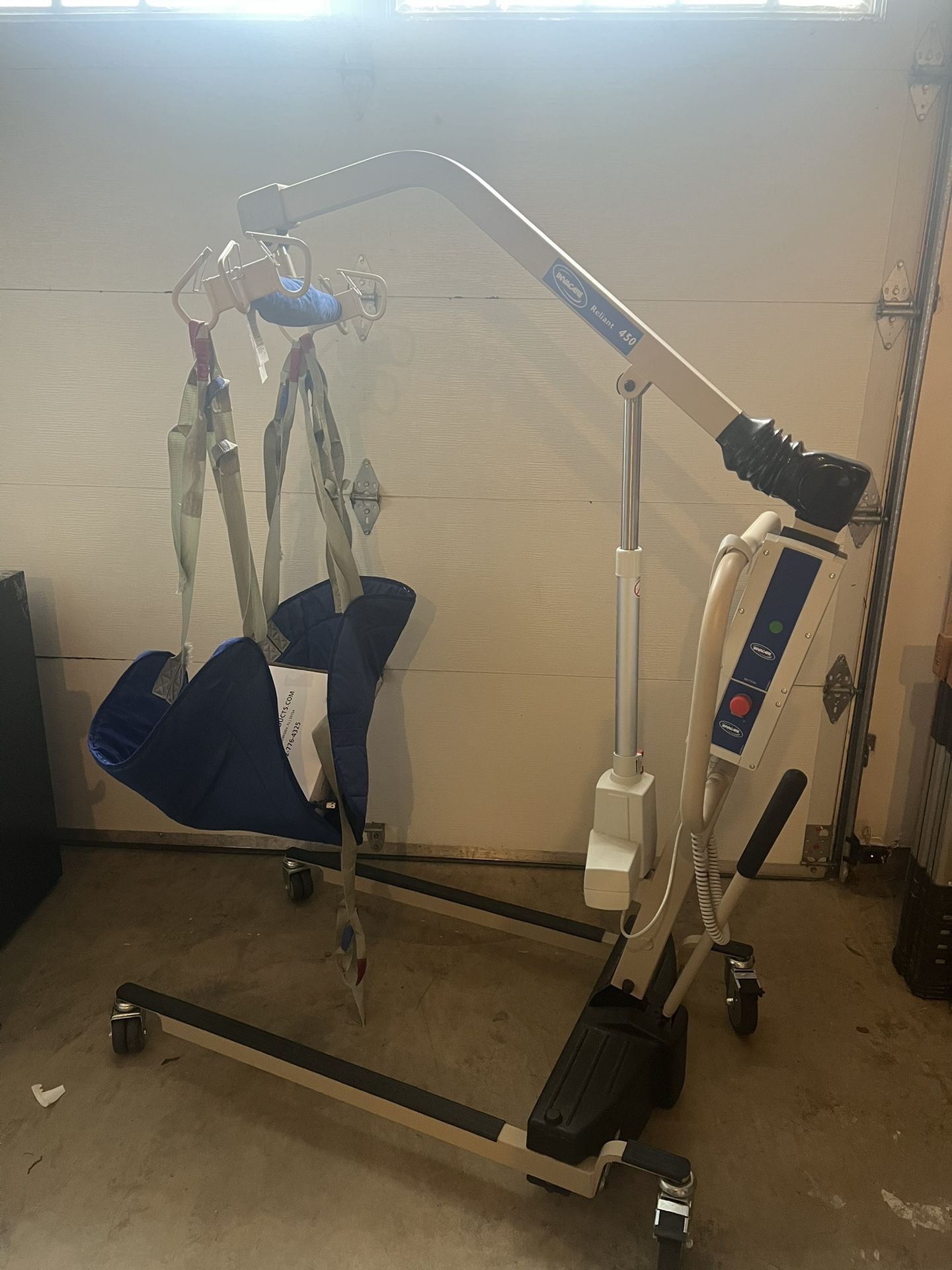 Invacare Reliant 450 Battery-Powered Lift with Low Base