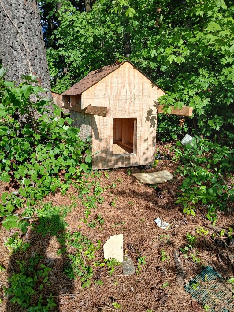 Got Several Dog Houses Brand New $100 A Piece Negotiable You Have To Pick Up