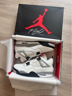 Size 9.5 men jordan 4 retro