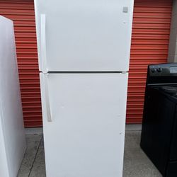 Refrigerator. Top Freezer! Works! Works! Ready For Pick Up Or Delivery! Warranty Is Included!