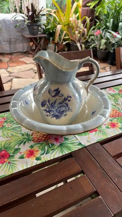 Large Blue And White with Gold Trim Wash Bowl