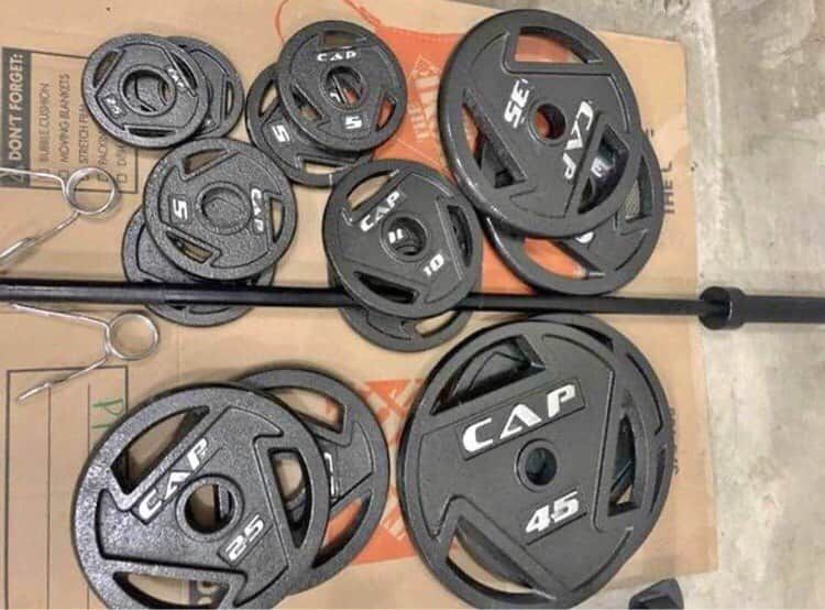 BRAND NEW 300 lb OLYMPIC WEIGHT SET