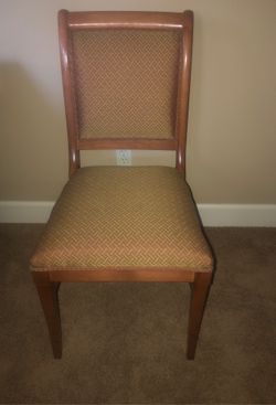 Beautiful cherry wood desk/ dining chair n excellent condition