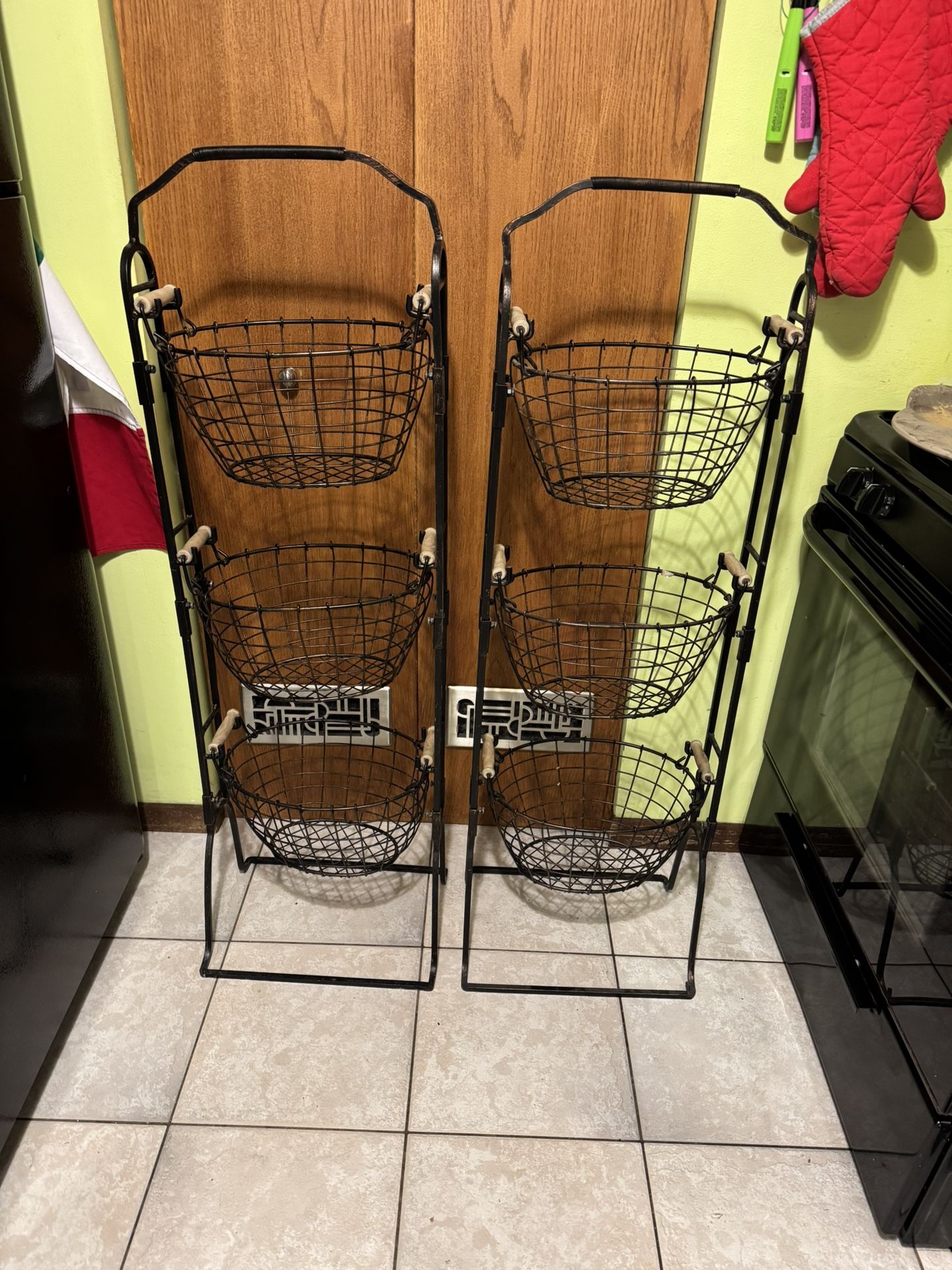 Metal Floor Standing Fruit/Home Storage Market Basket, Antique Black Like New No Damage