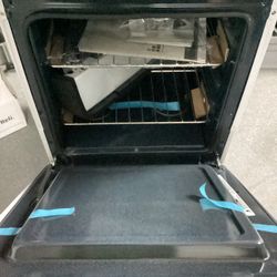 Danby  Oven in Front Controls with Temperature limiting coils and Adjustable Oven Racks