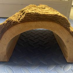 Animal/Reptile Log Hut 