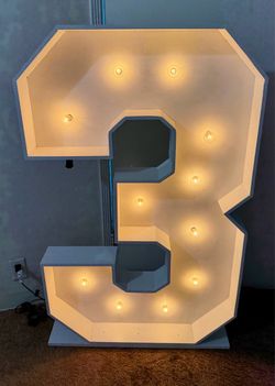 4-Ft Marquee Number 3 – Wood with Lights
