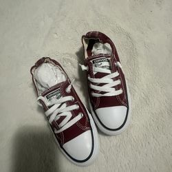 Brand new Converse unisex shoes for girls/women/ boys size 3Y or 5W