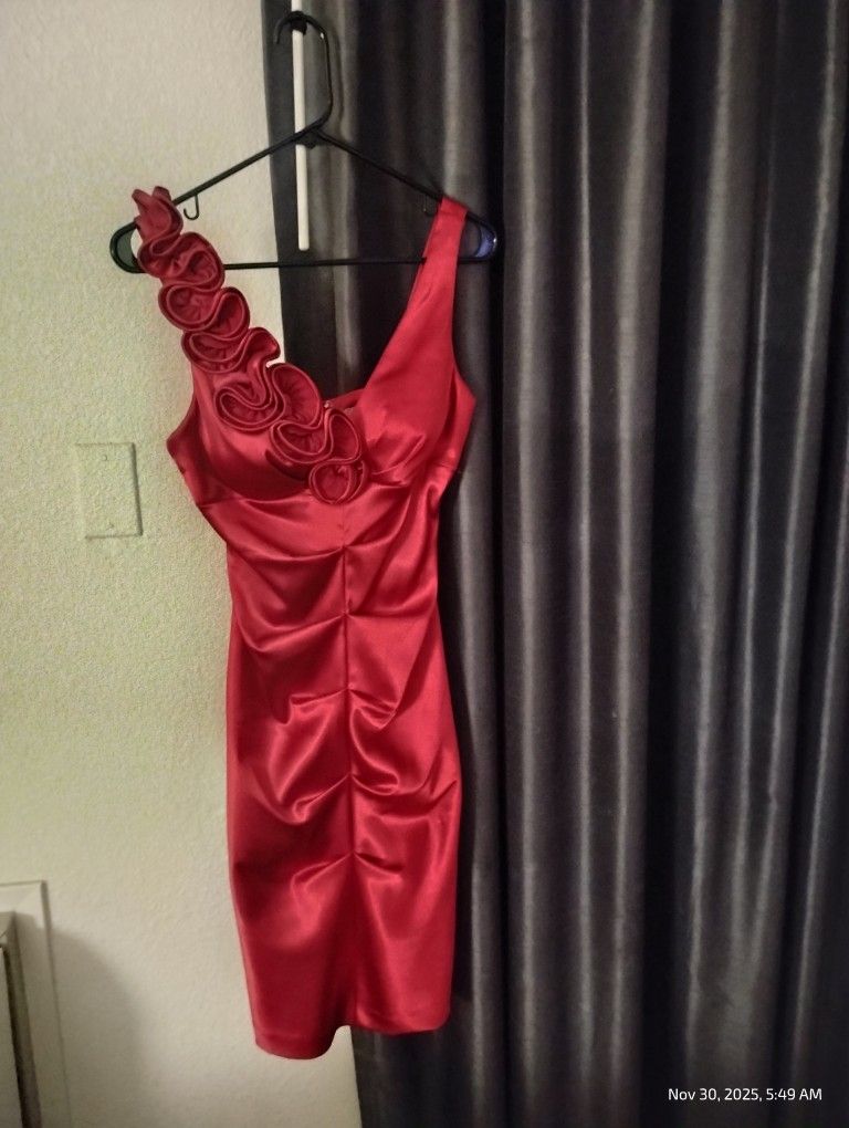 Red Cocktail DRESS  Size 6  Almost New! Only Worn Once 