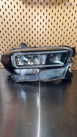 2016-2020 TOYOTA TACOMA RIGHT LED HEADLIGHT AW67465 💡