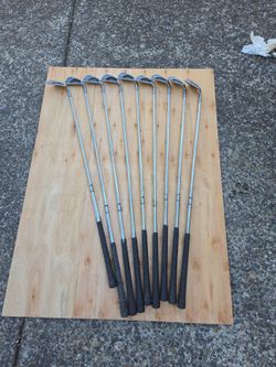 Set of 9 Golf Iron Clubs