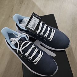 NEW Callaway Women’s Golf Shoes – Navy – Size 6 – With Box