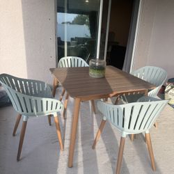 Outdoor Dining Set With Green Chairs