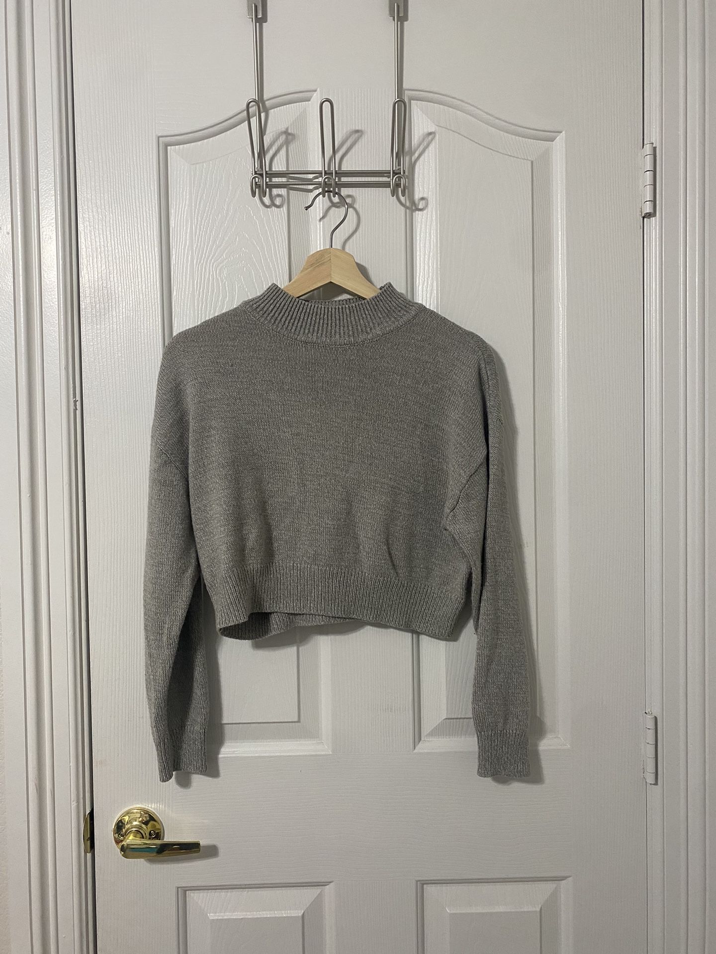 GREY CROPPED SWEATER