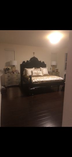 Beautiful Leesburg King bedroom set