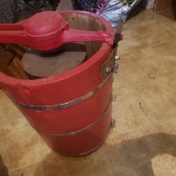 Antique white mountain ice cream maker hand crank from 1920's. Make offer 