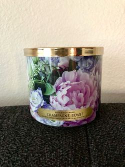 Champagne Toast 3-Wick Candle 🥂
