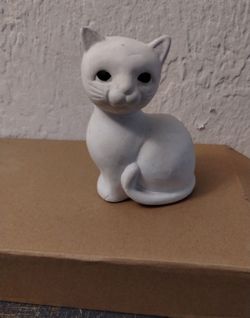 White Cat Figurine Decor (Have Dirt Marks)