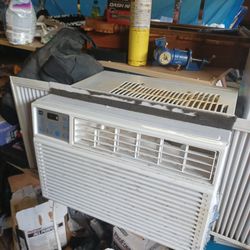 G E 8000 BTU Air Conditioning Unit