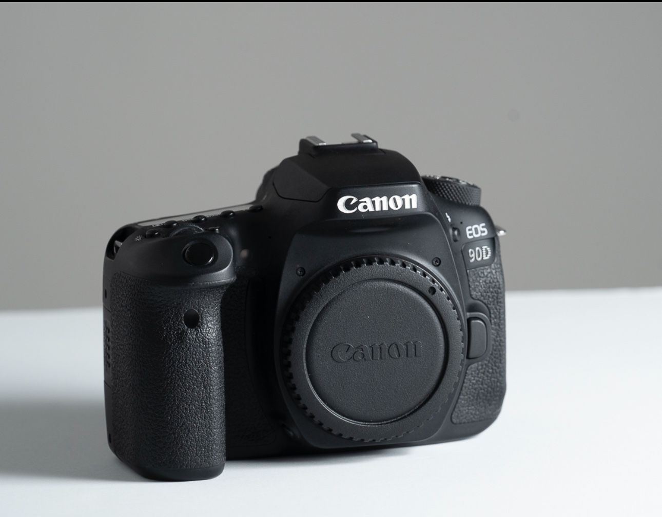 Canon modelo 90D.
