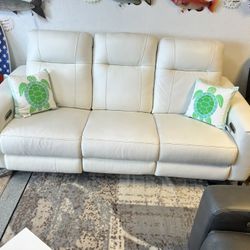Like New Leather Electric Dual Reclining Couch With Electric Headrests And Dual USB 