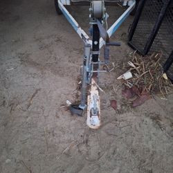 traila pequena. se vende Asi como esta no papeles