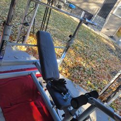 OLYMPIC WEIGHT BENCH  LEG EXTENSION  ADJUSTABLE INCLINE  AND  BAR HEIGHT.   7'  45LB BAR  WITH CLIPS.           WEIGHTS AVAILABLE 
11525 S  HALSTED DU