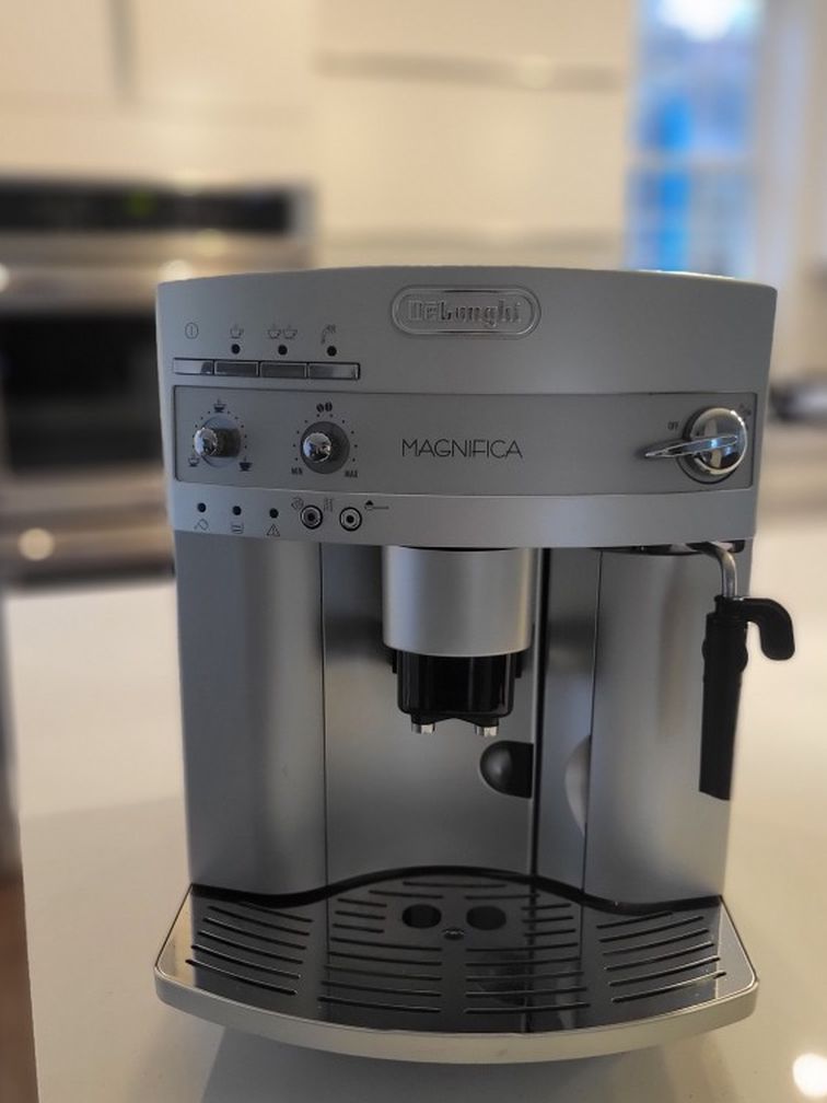 DeLonghi ESAM 3300 Super Automatic Espresso Coffee Machine