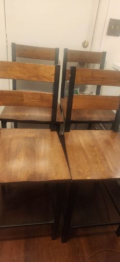 Tall chairs and matching table