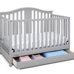 Pemberly Row Cuna convertible 4 en 1 de madera con cajón en gris