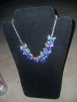 GOLD NECKLACE WE ITH GLASS BLUE BEADS 💙