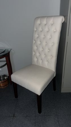 Nice White Cloth Chairs 