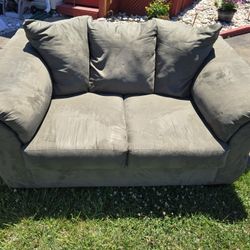 Green Drarcy Loveseat 