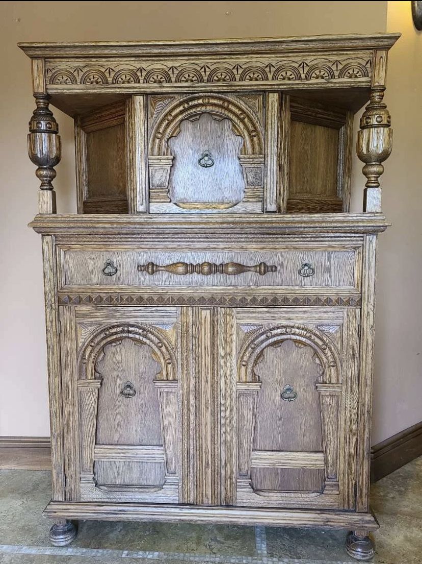 Antique Drexel Hutch - SOLID Oak