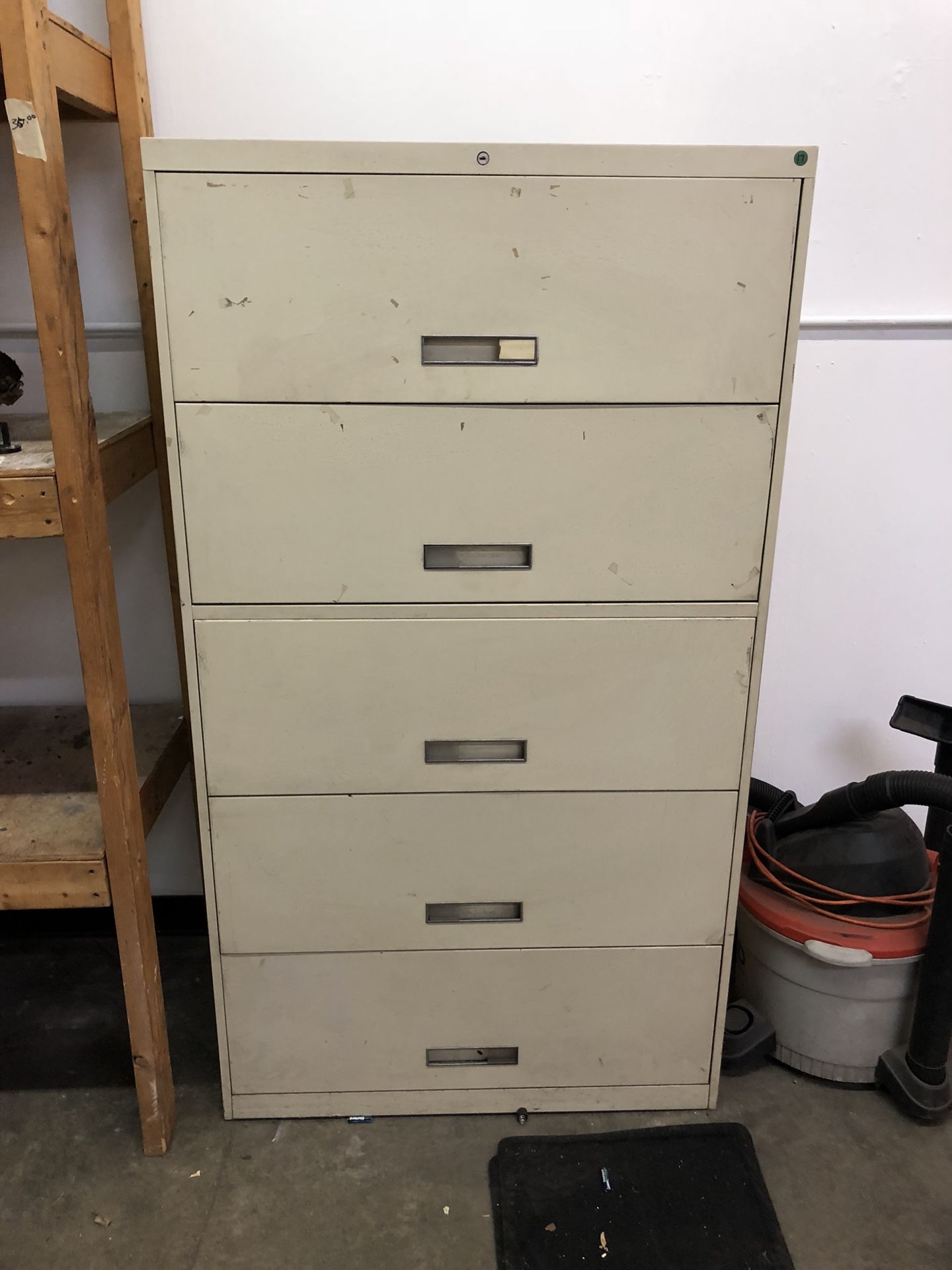 Hanging file cabinet