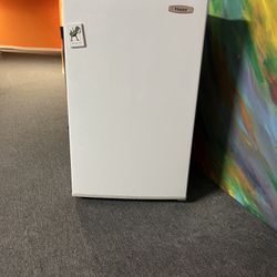 Mini fridge-works